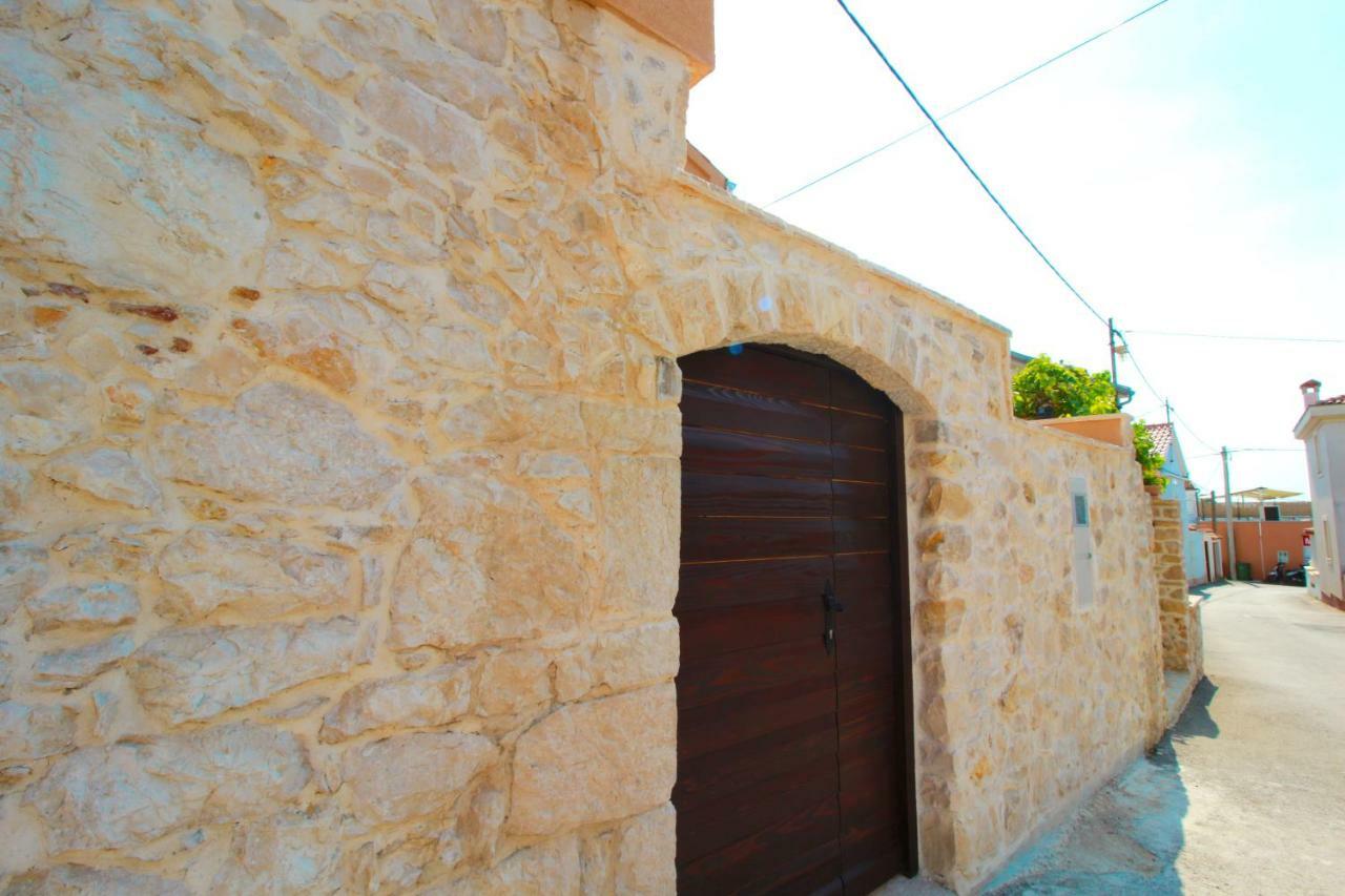 Apartment Sara With Seaview Petrcane Exterior photo
