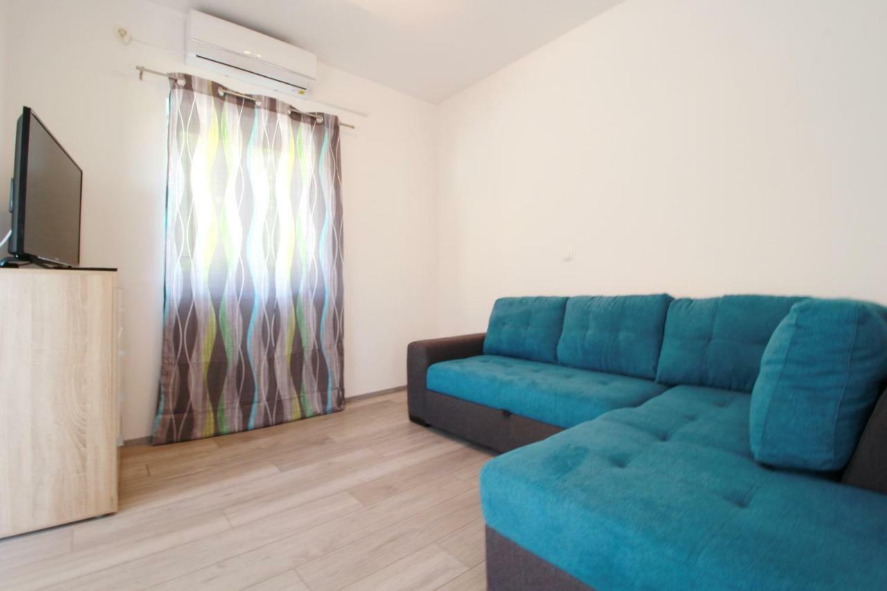 Apartment Sara With Seaview Petrcane Exterior photo