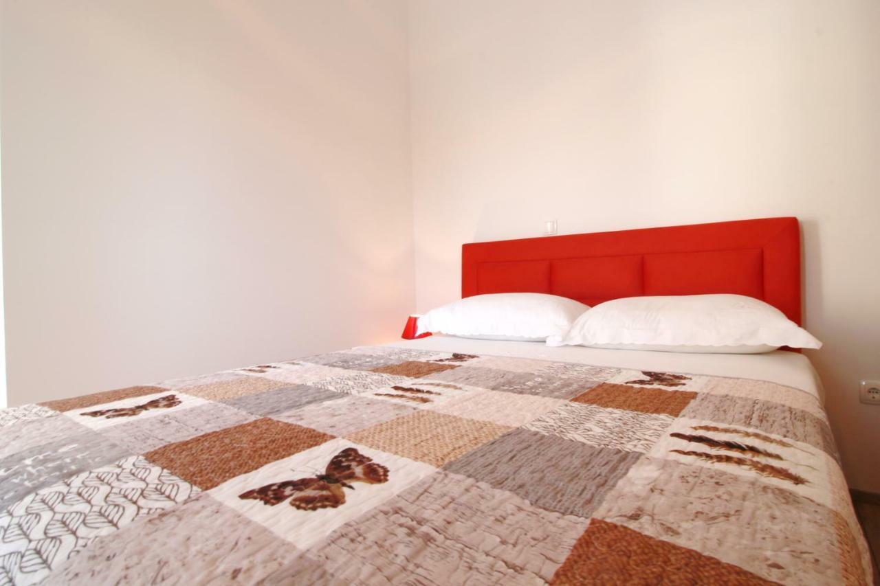 Apartment Sara With Seaview Petrcane Exterior photo